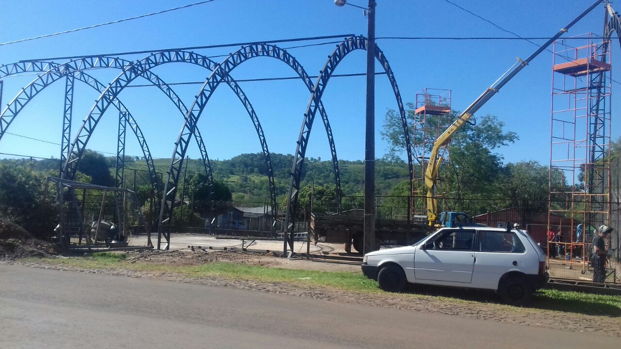 Em andamento Cobertura da Quadra do Bairro Nova Esperança